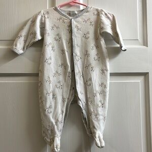 Kissy Kissy 6-9 month onesie footed pajama. 100% Pima cotton White with giraffes